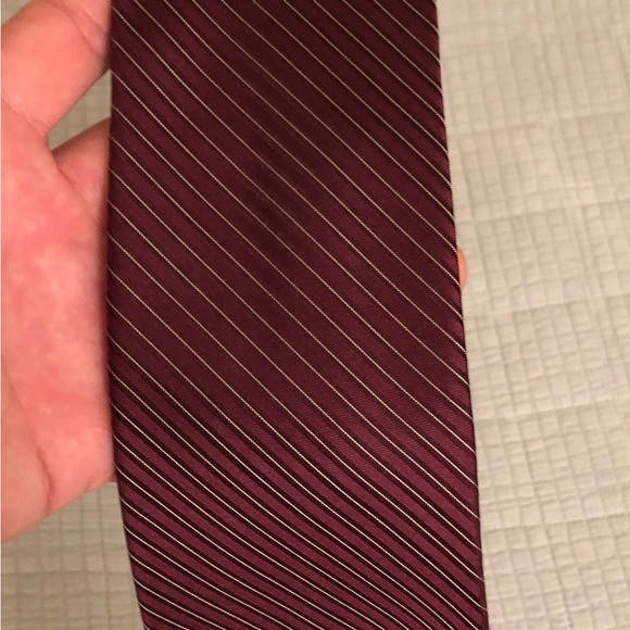 Elegant Burgundy Striped Men's Tie - Picture 4 of 5
